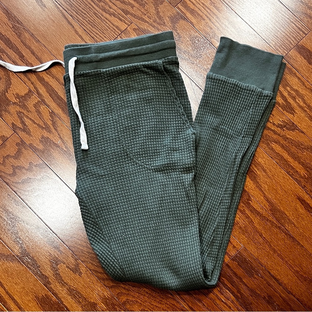 Olive Green Thermal Waffle Weave Medium Jogger Style Pants Brand Universal Style